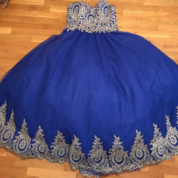 Blue gown - Picture 3 of 3
